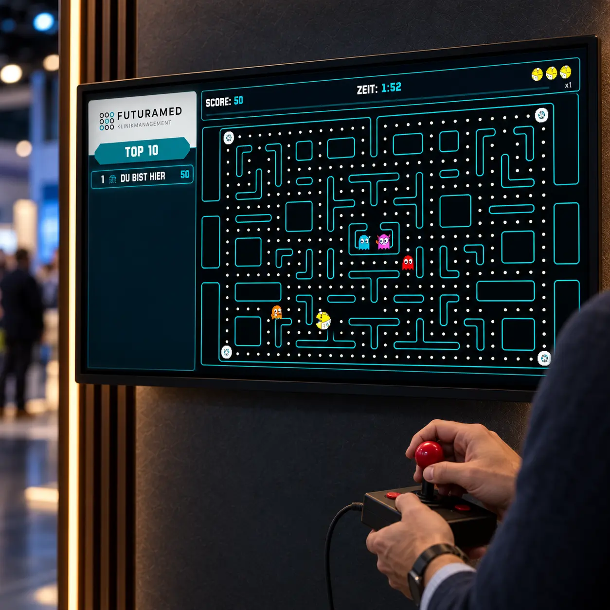 FuturaMed Pac Man am Joystick